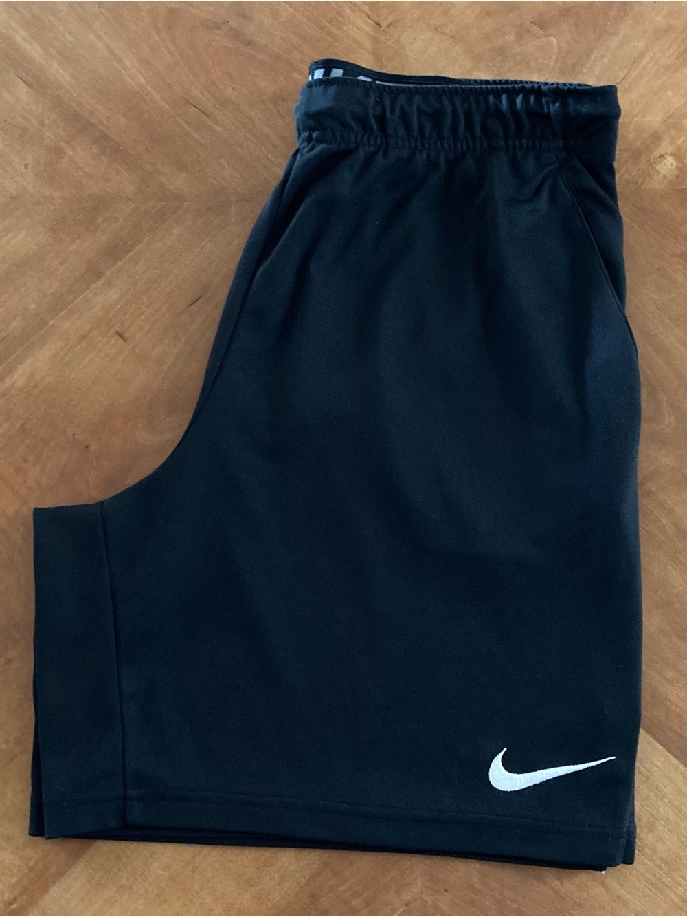 L Nike Men's Black Dri-FIT Knit Training Shorts 6.0